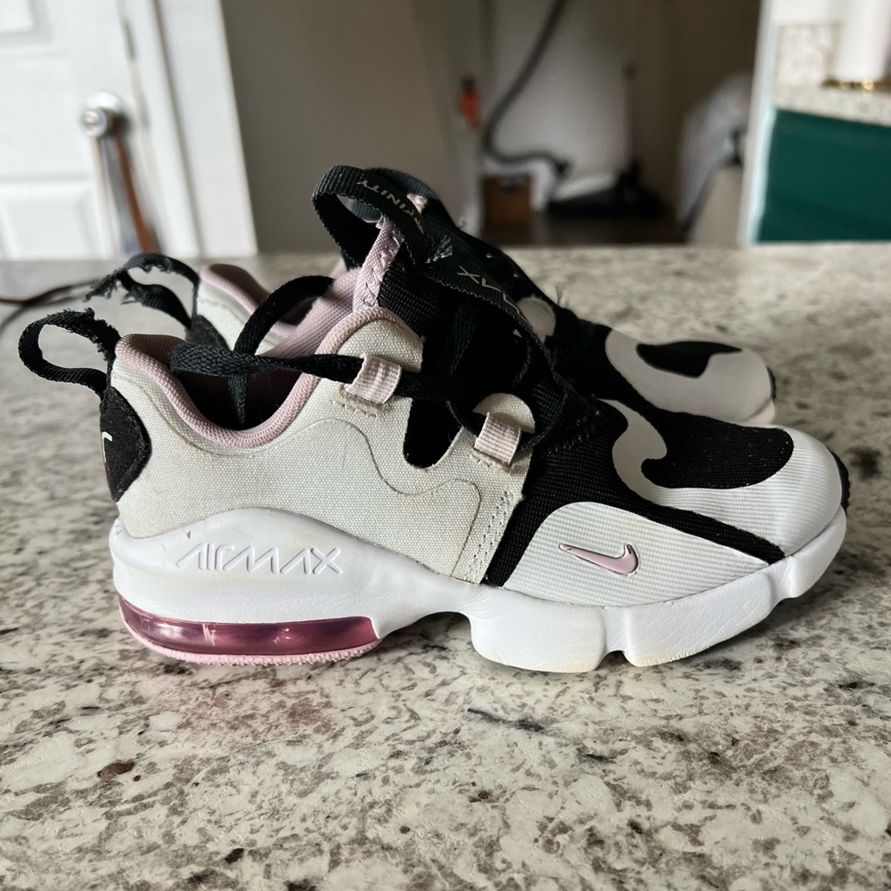 Nike Air Max- lilac, black and white